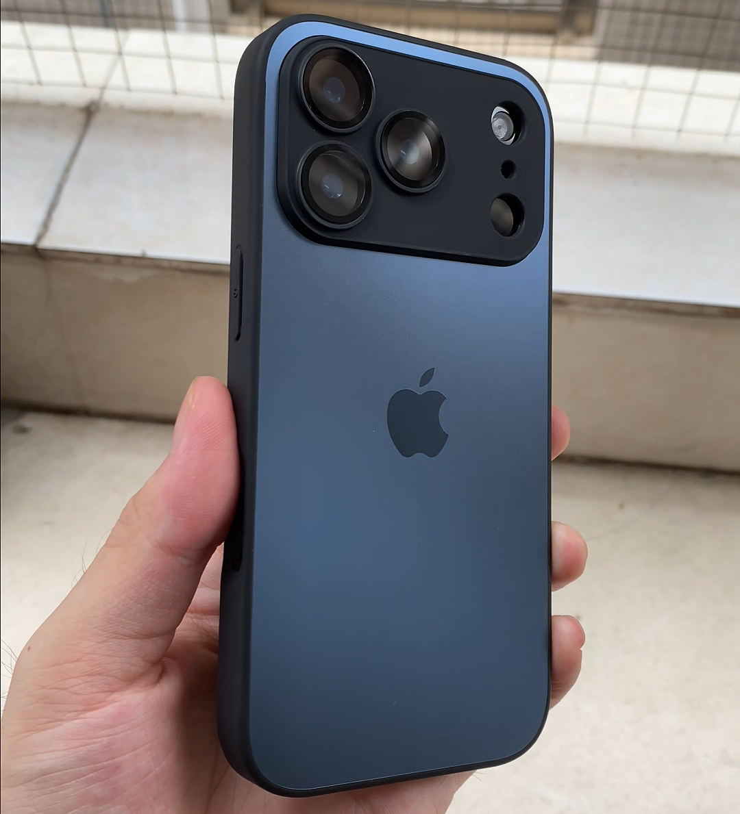 Case iPhone Essencial Pro - Apenas para iPhone 17
